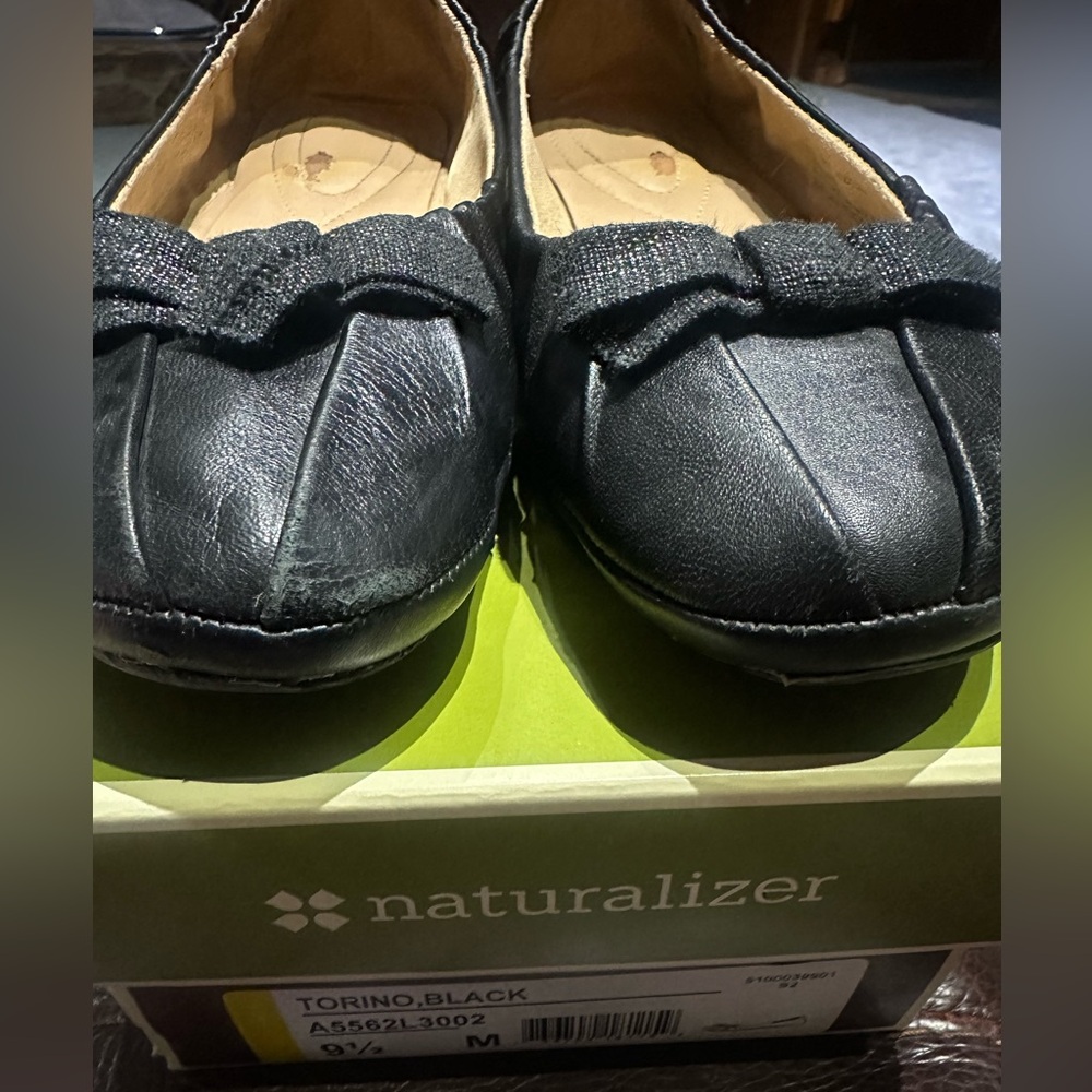 Naturalizer Black Leather Flats Women’s Size 9.5